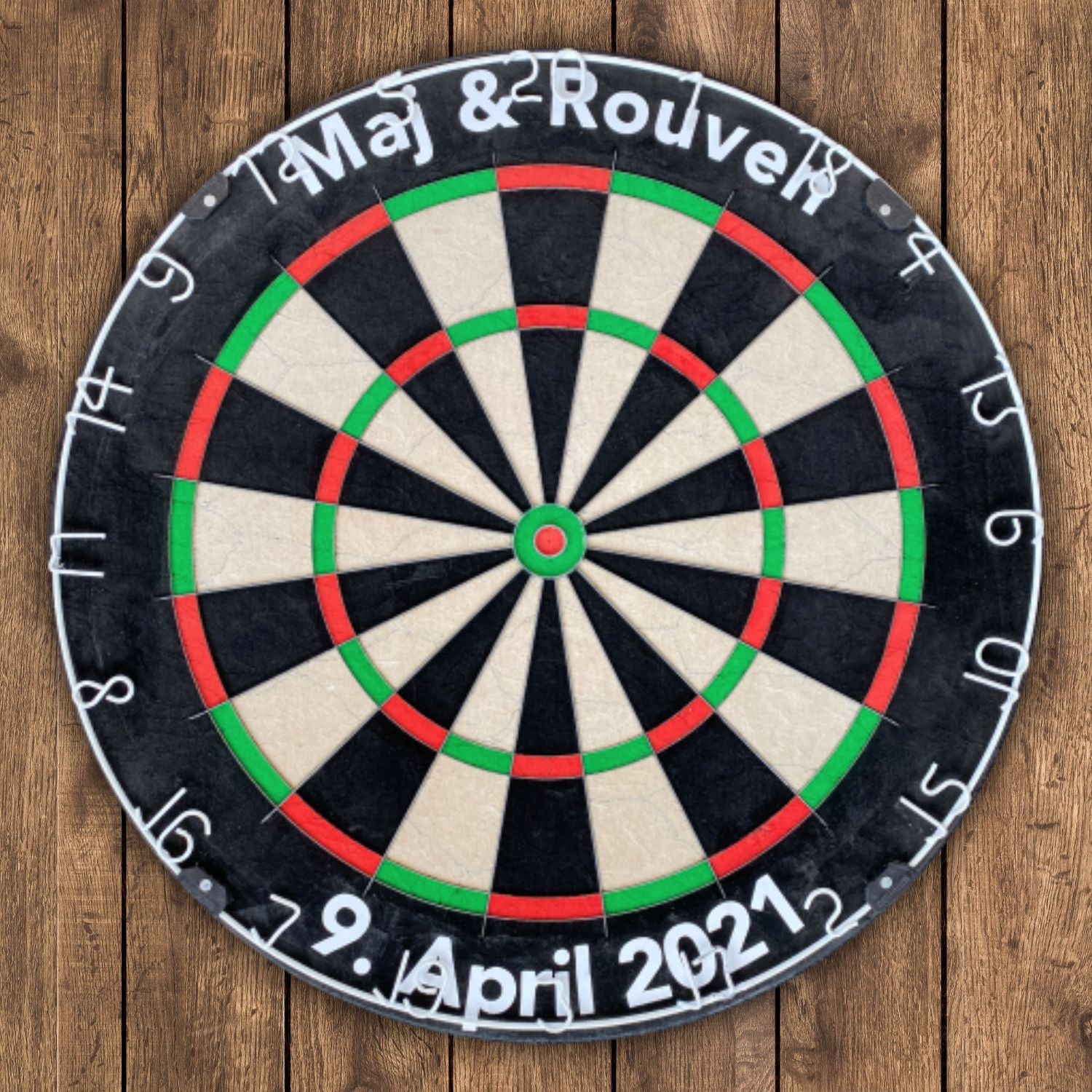 Personalisierte Dartscheibe inkl. Wandhalterung