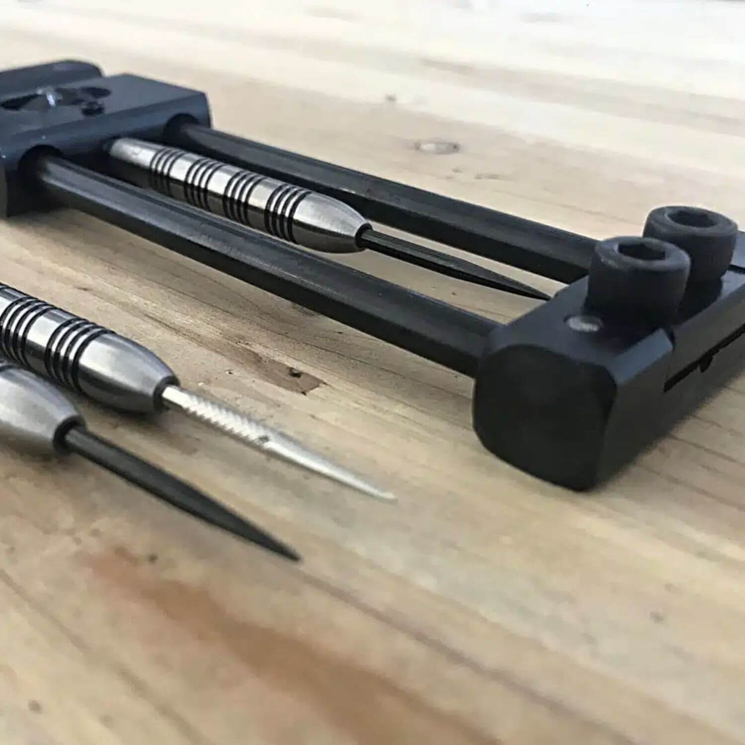 Machine à changer les pointes de fléchettes - Outil de repointage des fléchettes pour changer les pointes des fléchettes